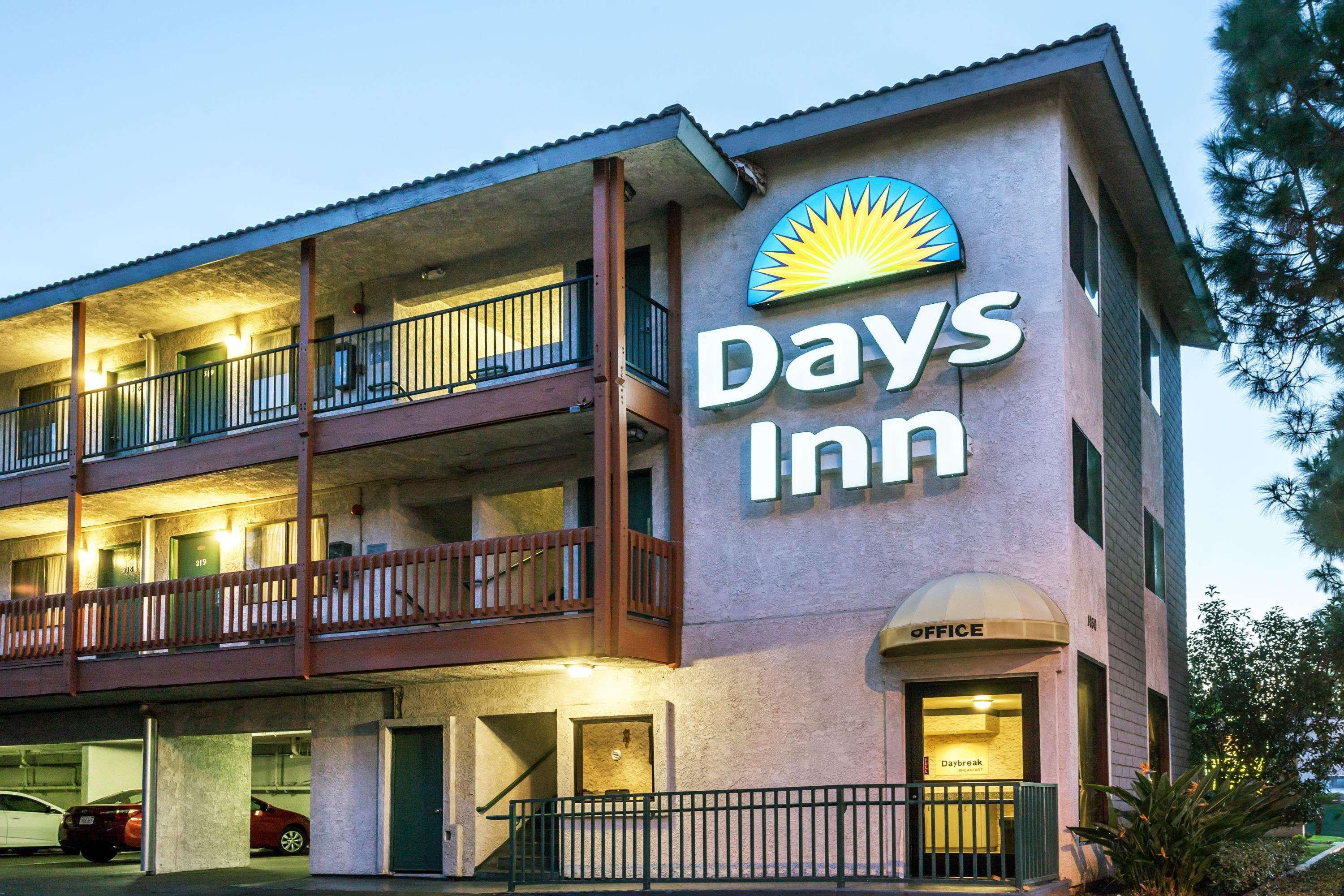 Days Inn By Wyndham Anaheim West מראה חיצוני תמונה